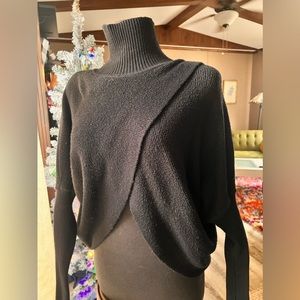 Elan size m cross, front turtleneck, sweater, thumb holes